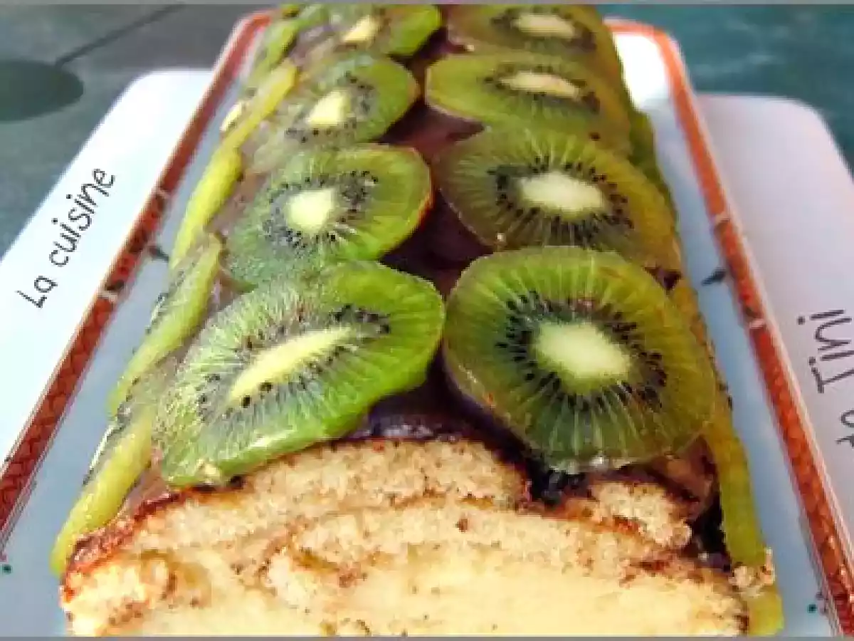 Le gâteau roulé chocolat blanc/kiwis/chocolat noir - photo 3