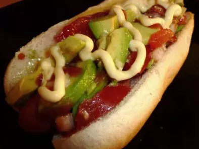 Le Hot Dog revisité par les chiliens : El completo Italiano
