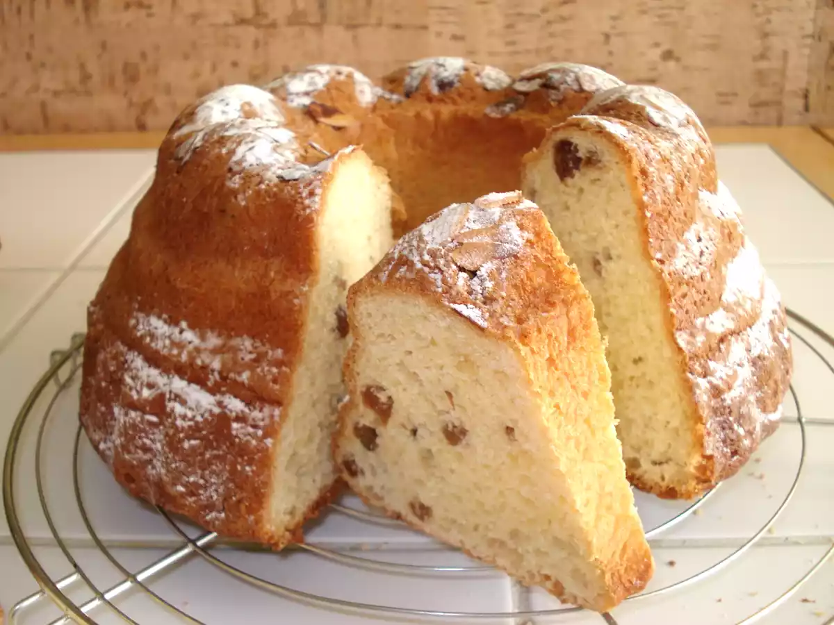 Le kouglof aux raisins.