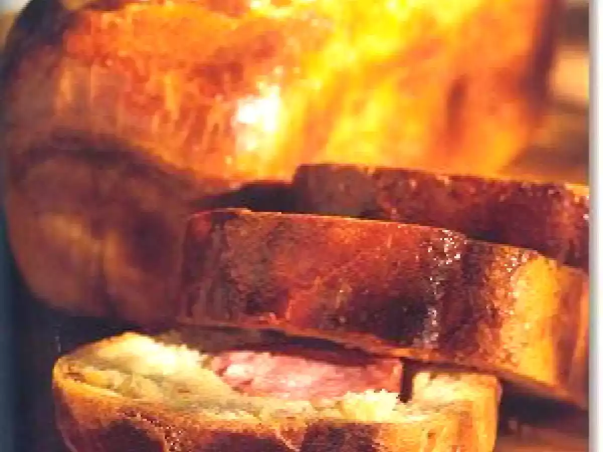 LE SAUCISSON LYONNAIS AVEC DES POMMES DE TERRE, LE SAUCISSON BRIOCHE ET CERVELLE DU CANUT