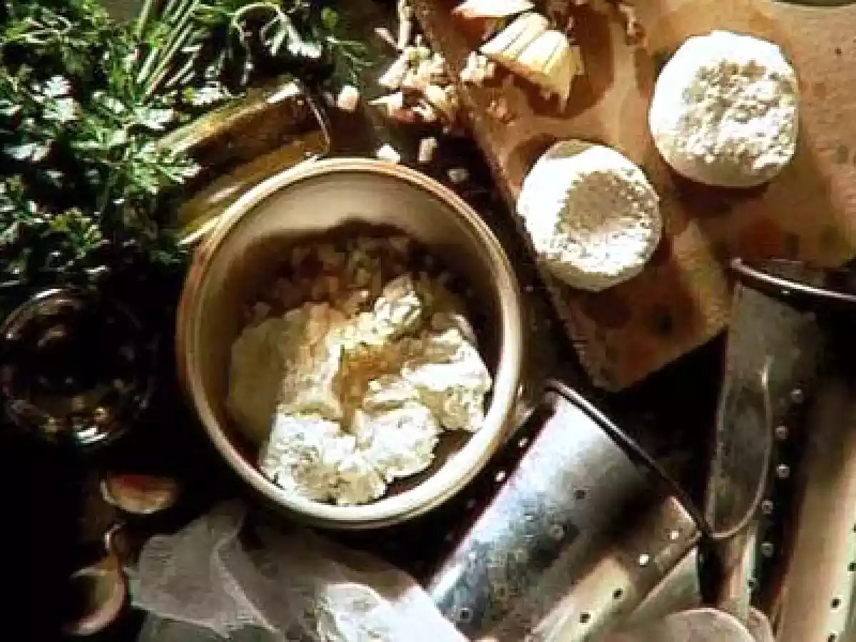 LE SAUCISSON LYONNAIS AVEC DES POMMES DE TERRE, LE SAUCISSON BRIOCHE ET CERVELLE DU CANUT - photo 4