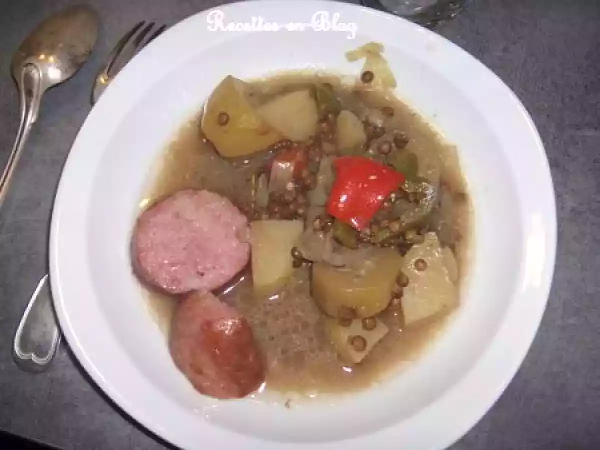 LENTILLES AUX DEUX POIVRONS, COURGETTES ET SAUCISSE DE MORTEAU