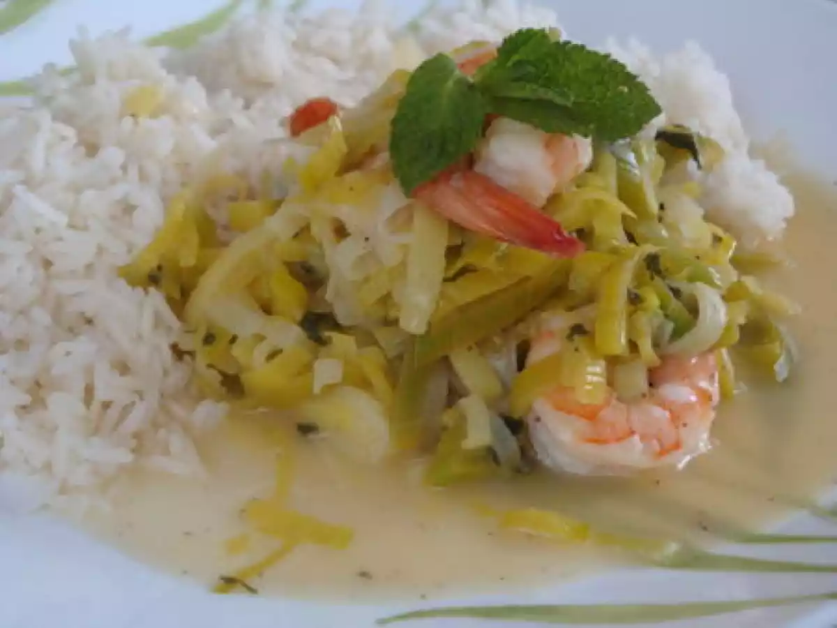 Les crevettes aux poireaux sauce au citron et à la menthe
