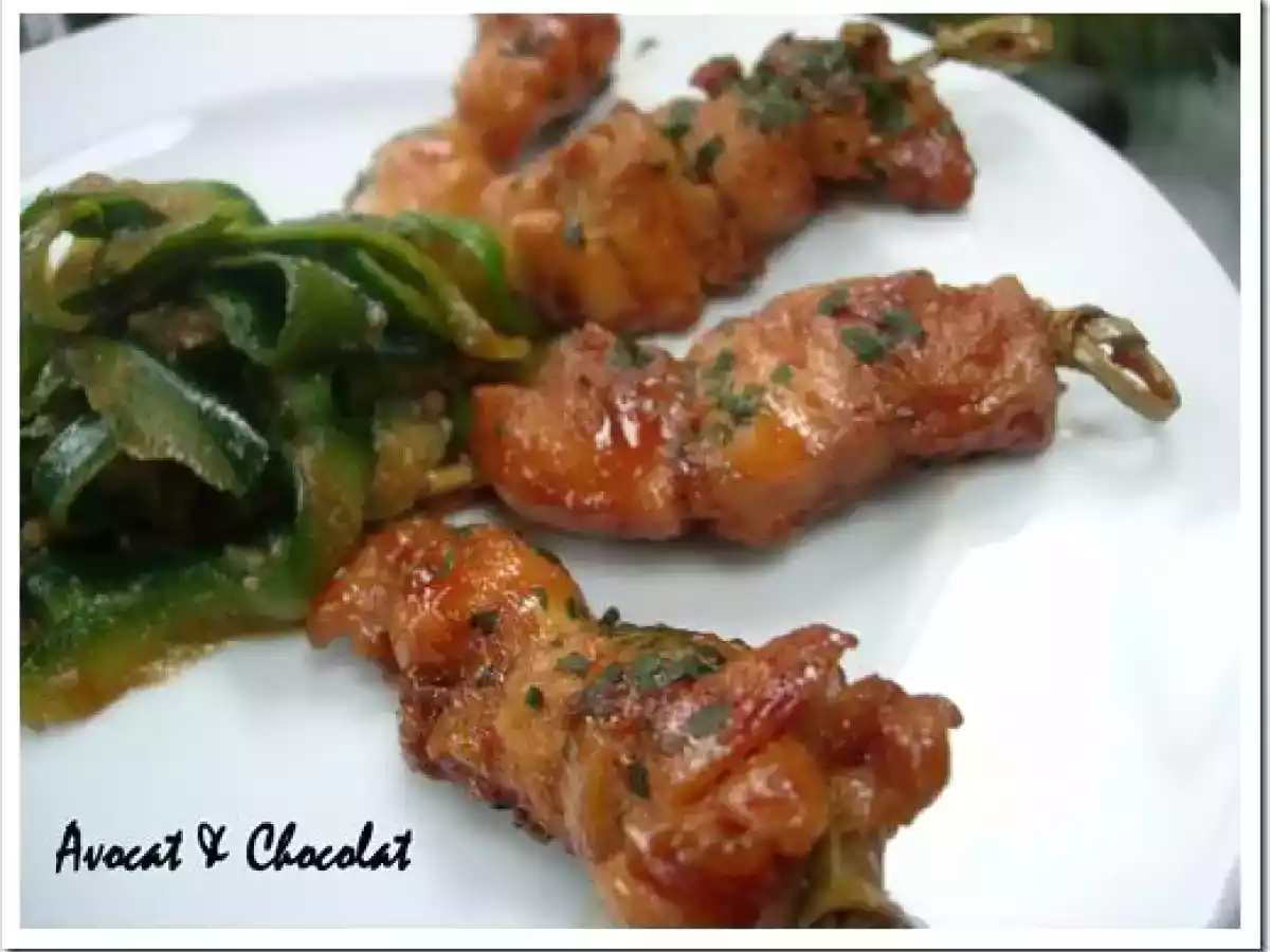 Les minis brochettes YAKITORI accompagnées de courgette Yakitori Aussi