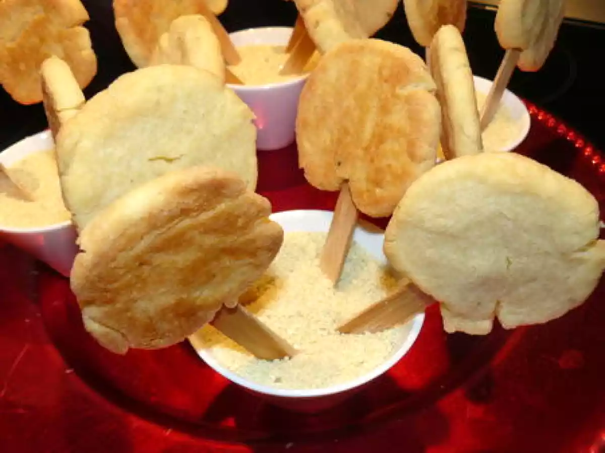 Les sucettes au fromage frais ail et fines herbes