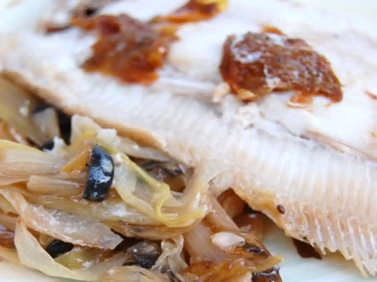 Limandes sur lit de poireaux aux olives (en papillotte)