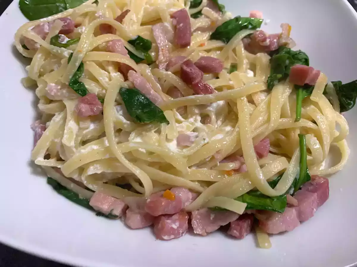 Linguine aux lardons, ricotta et épinards