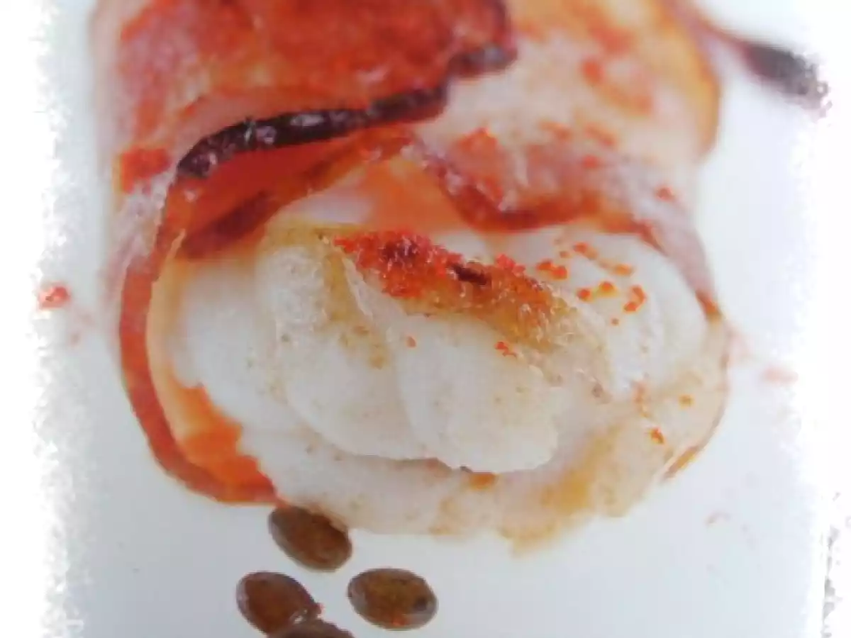 Lotte au lard croustillant et piment d'espelette aux lentilles vertes.