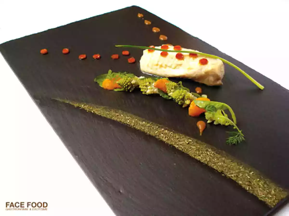 Lotte confite, chou romanesco à la vapeur, mandarine et herbes de Provence.