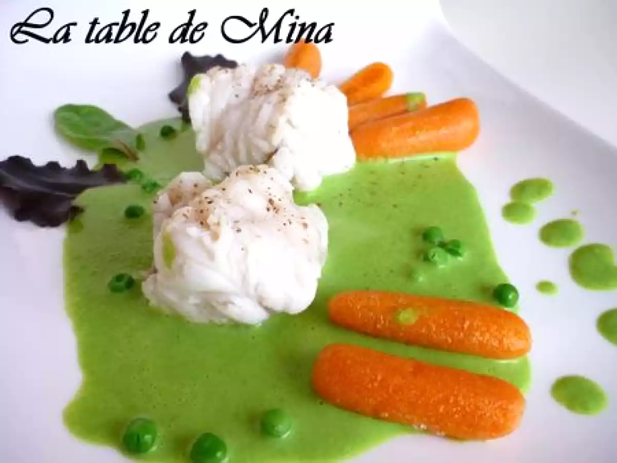 Lotte pochée au lait de coco, crème aux petits pois et carottes glacées