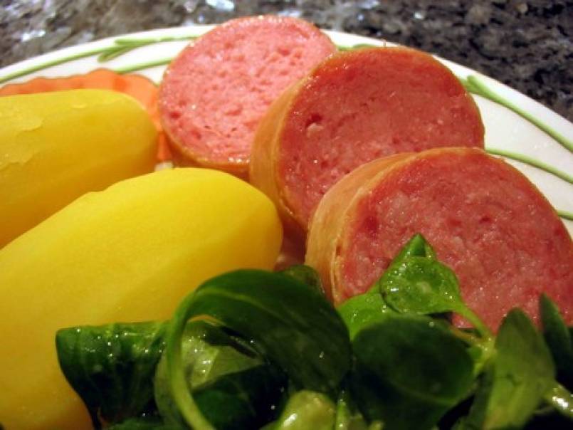 Lyonnaiserie : saucisson à cuire et pommes vapeur