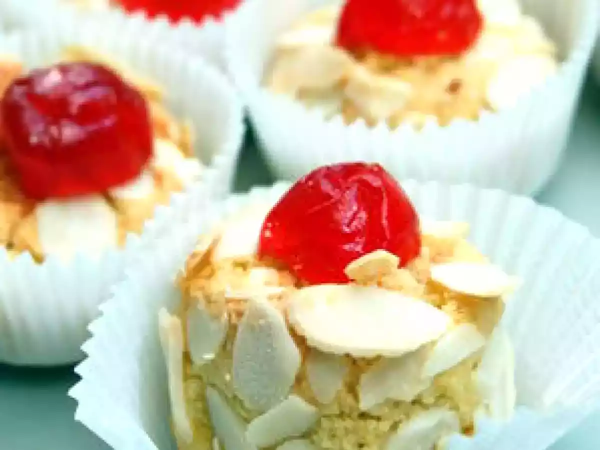 M'chawek ou bouchées (gourmandes) aux amandes
