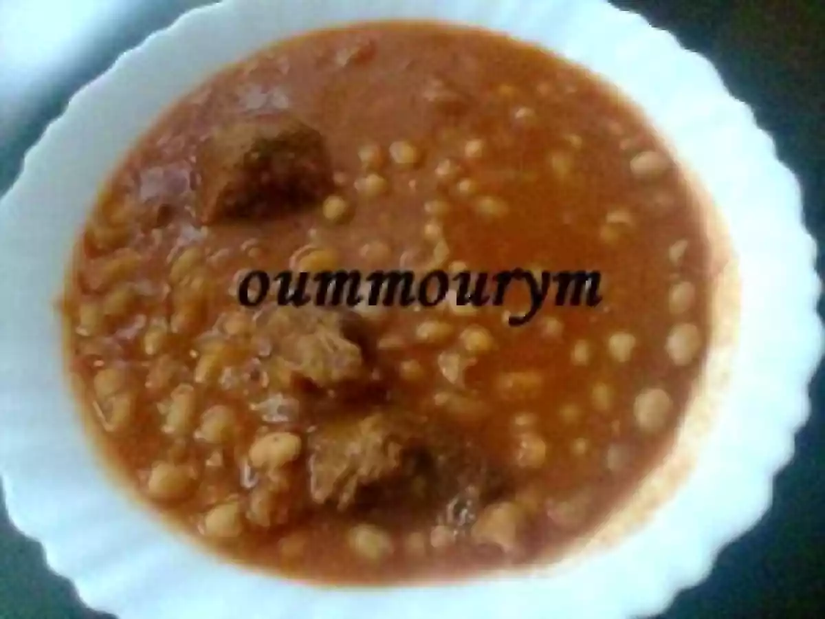 Ma loubia (haricots blancs à la sauce tomate)