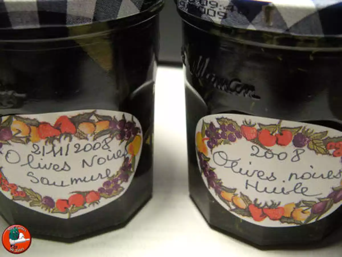 Ma récolte d'olives noires est en bocaux