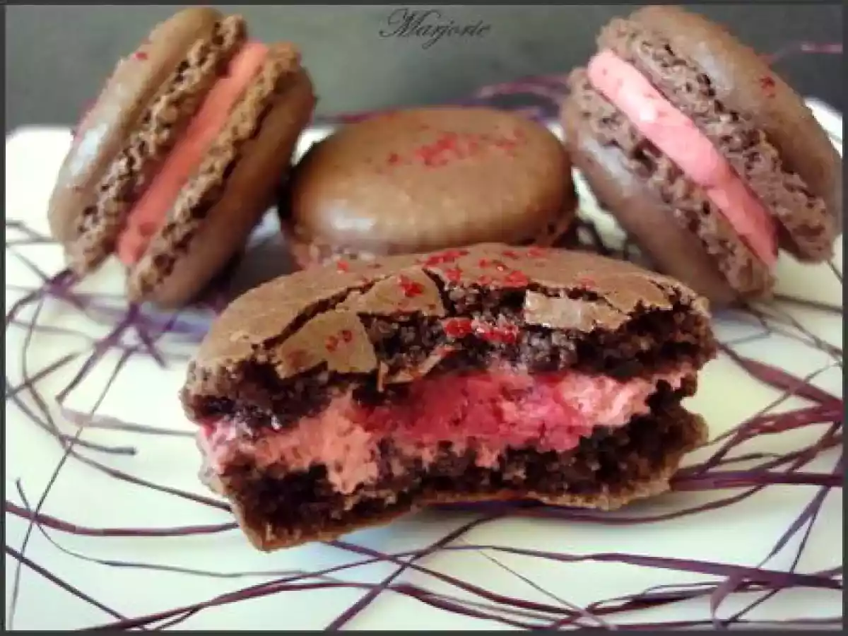 Macaron Noisette & Framboise fourré à la gelée de Framboise-litchi-raisin - photo 2