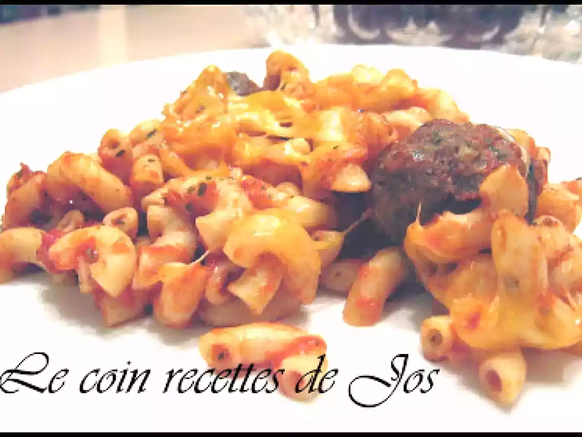 MACARONI AUX BOULETTES DE VEAU, SAUCE TOMATES