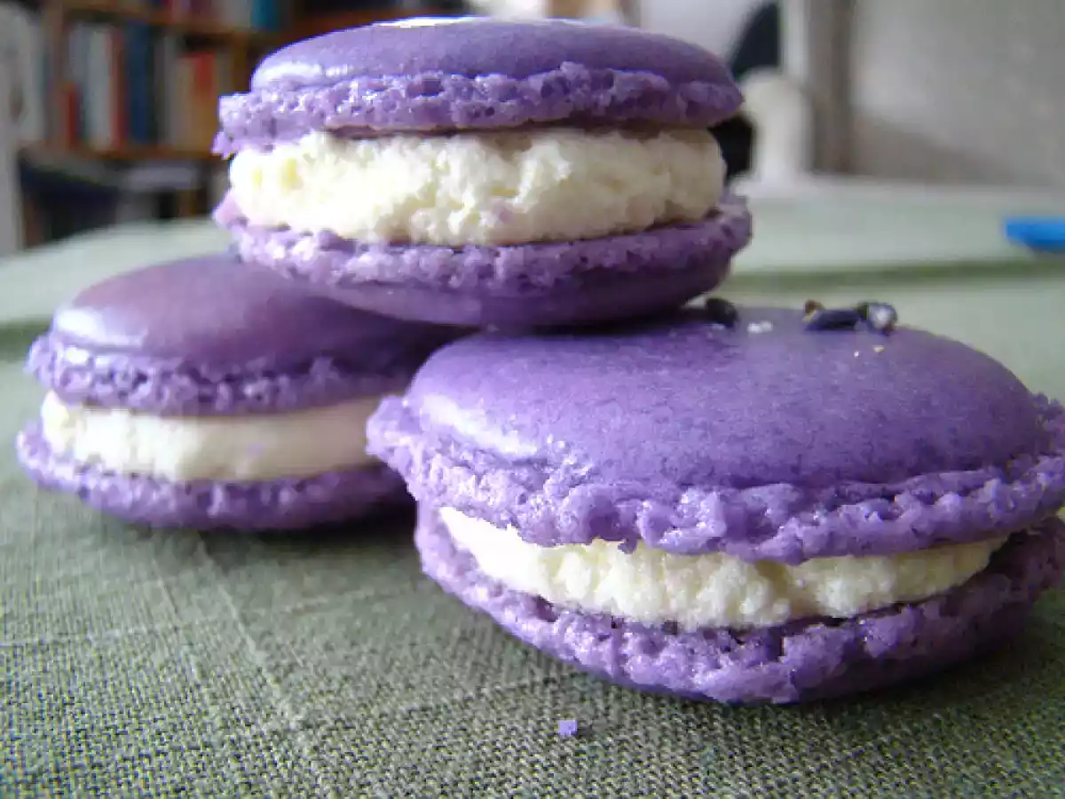 Macarons à la lavande, ganache citronnée au chocolat blanc