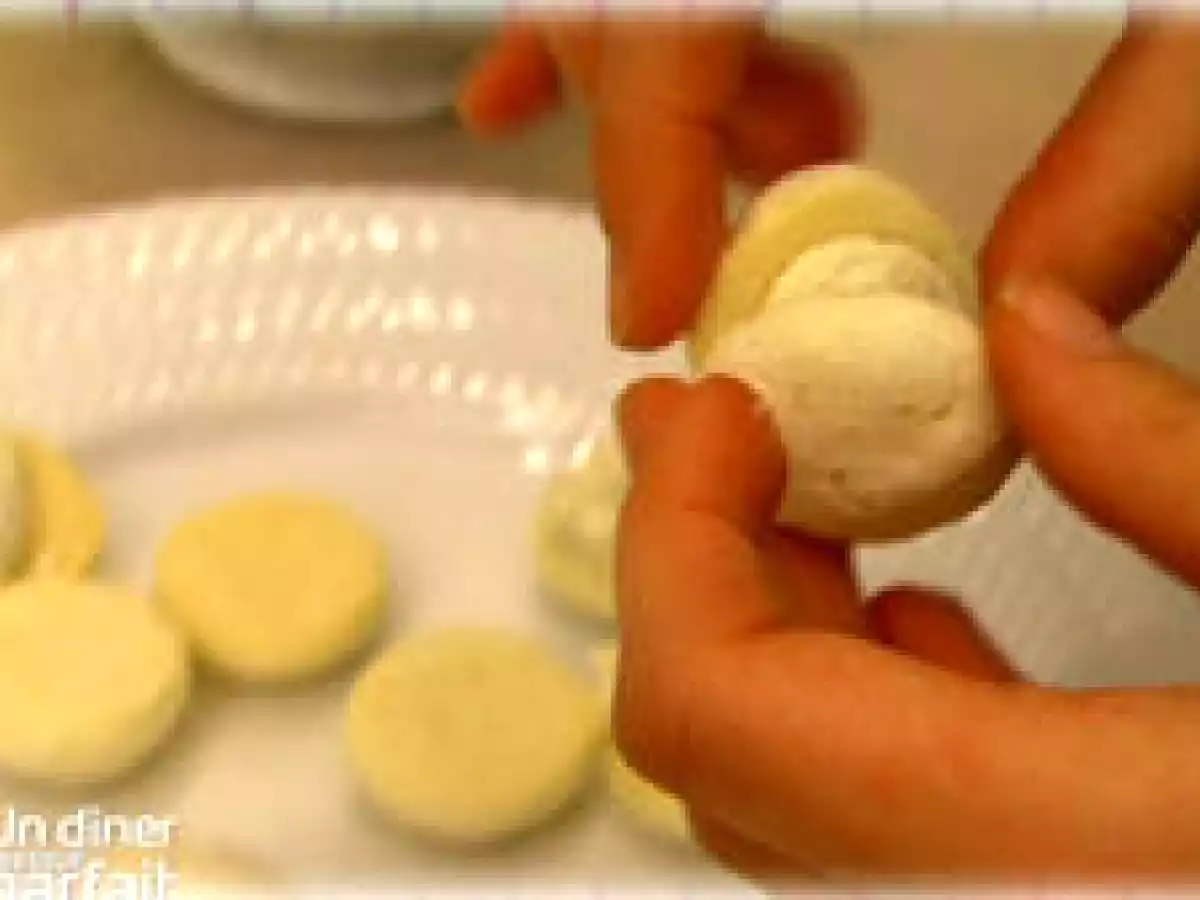 Macarons au boursin.