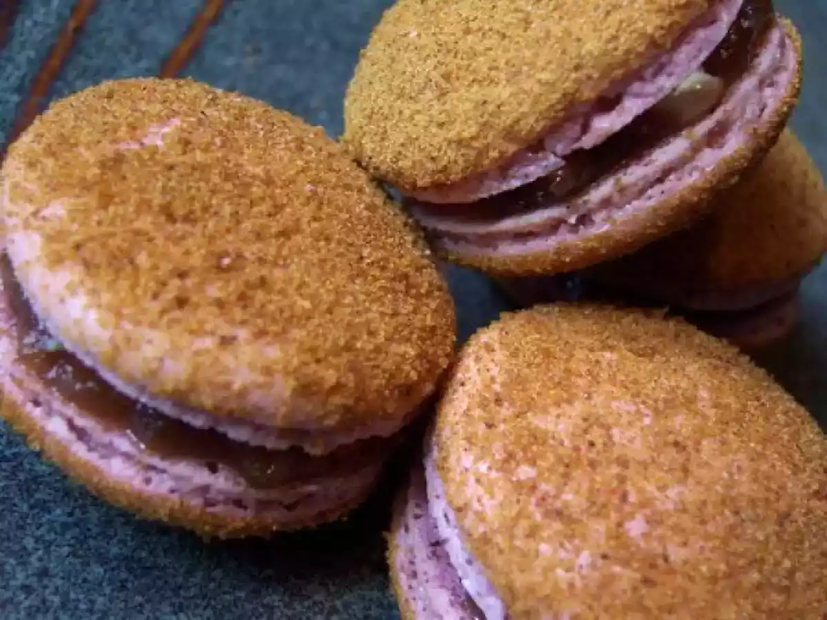 **Macarons Au Foie Gras, Pain D'épices Et Chutney de Figues**
