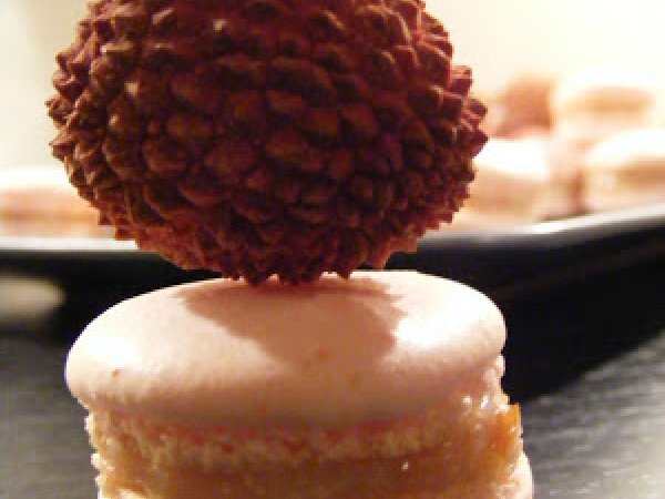 Macarons Aux Litchis Et Au Chocolat Blanc Recette Ptitchef