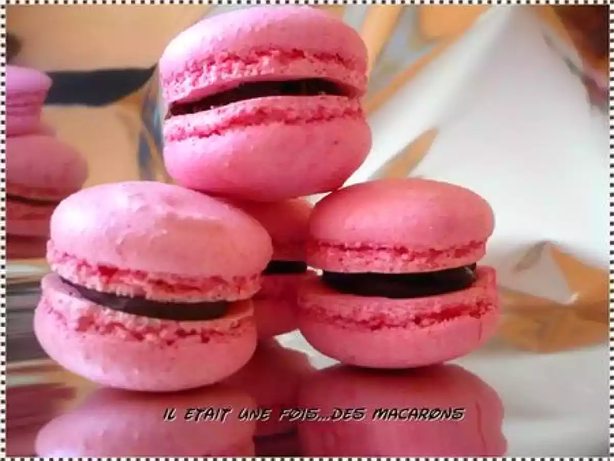 MACARONS CHOCOLAT NOIR ET ORANGE CONFITE