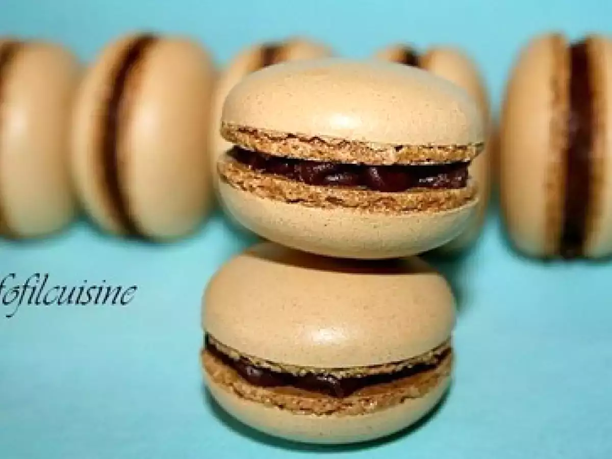 MACARONS: coques café, ganache chocolat-Baileys et coques café fourrage confiture de lait - photo 3