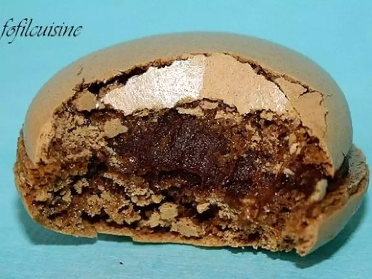 MACARONS: coques café, ganache chocolat-Baileys et coques café fourrage confiture de lait - photo 5