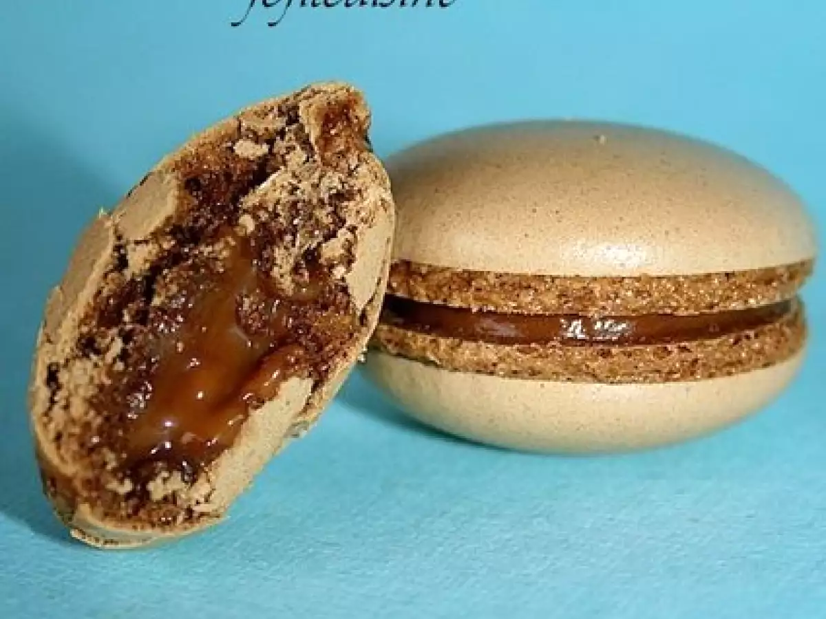 MACARONS: coques café, ganache chocolat-Baileys et coques café fourrage confiture de lait - photo 6