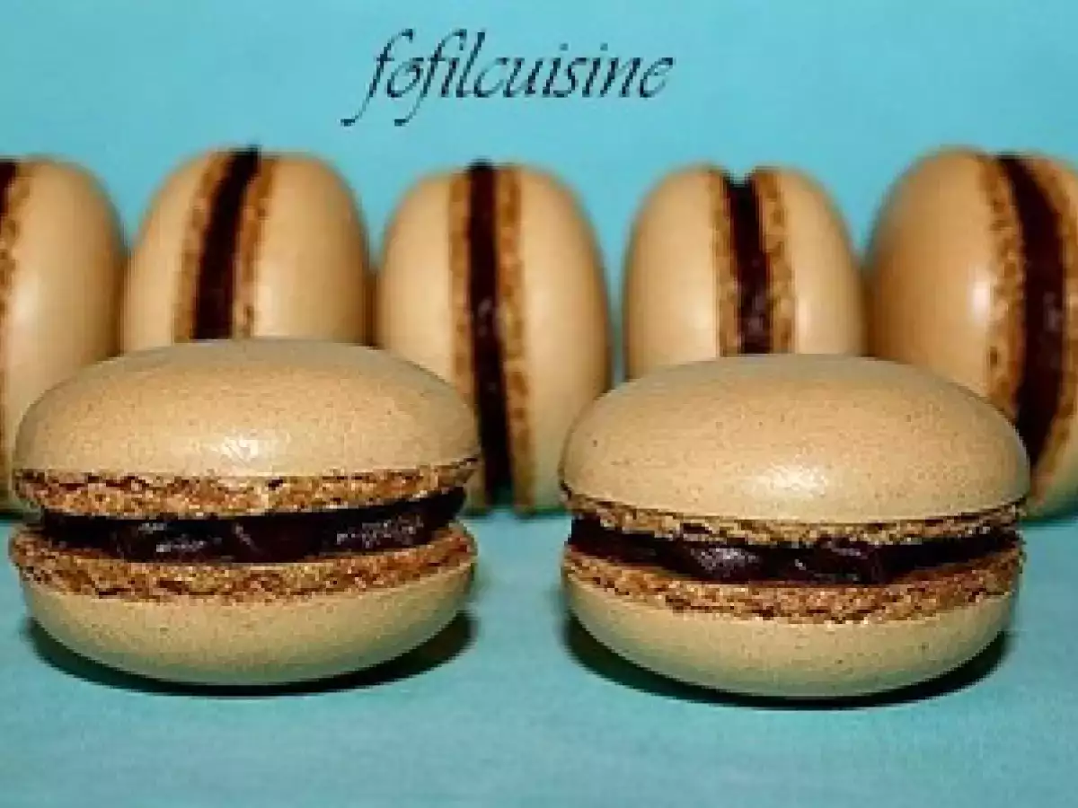 MACARONS: coques café, ganache chocolat-Baileys et coques café fourrage confiture de lait - photo 7