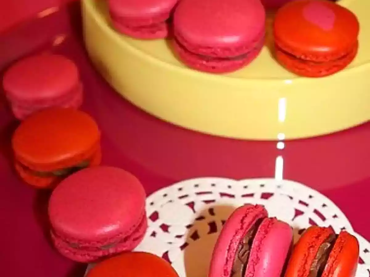 MACARONS: coques noisettes et noisettes/orange. - photo 2