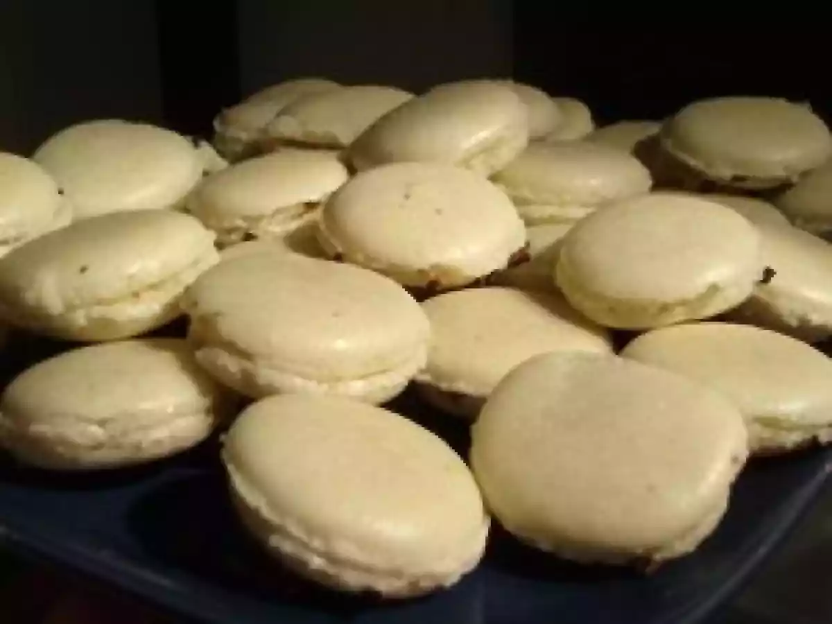Macarons salés au foie gras et confit d'oignon