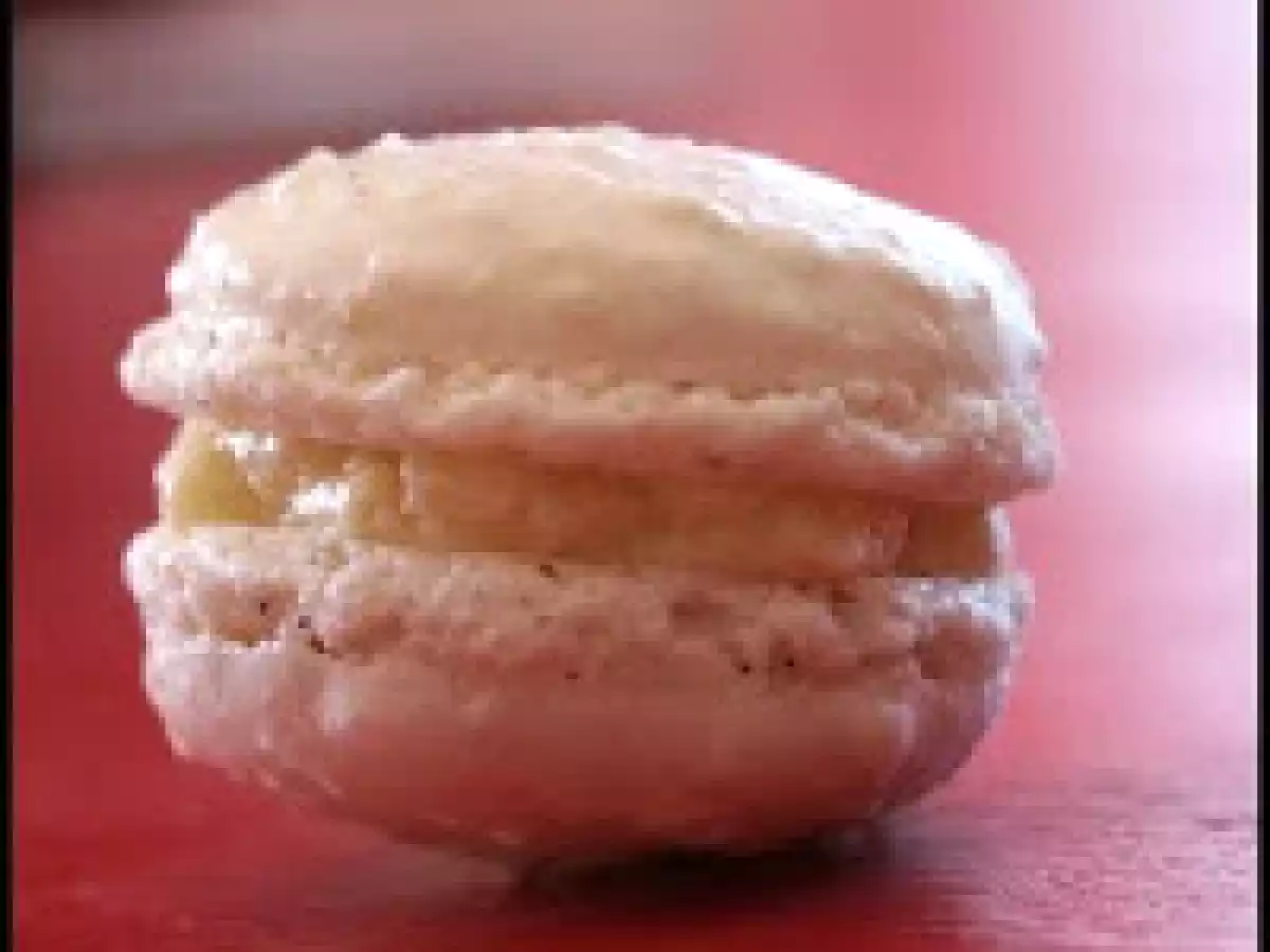 Macarons vanille, crème au beurre banane vanillée.