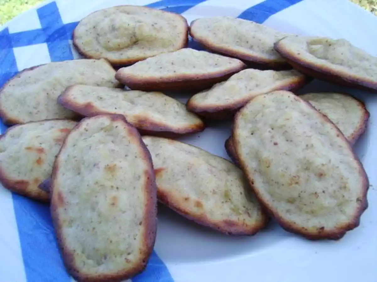 MADELEINES À LA RHUBARBE
