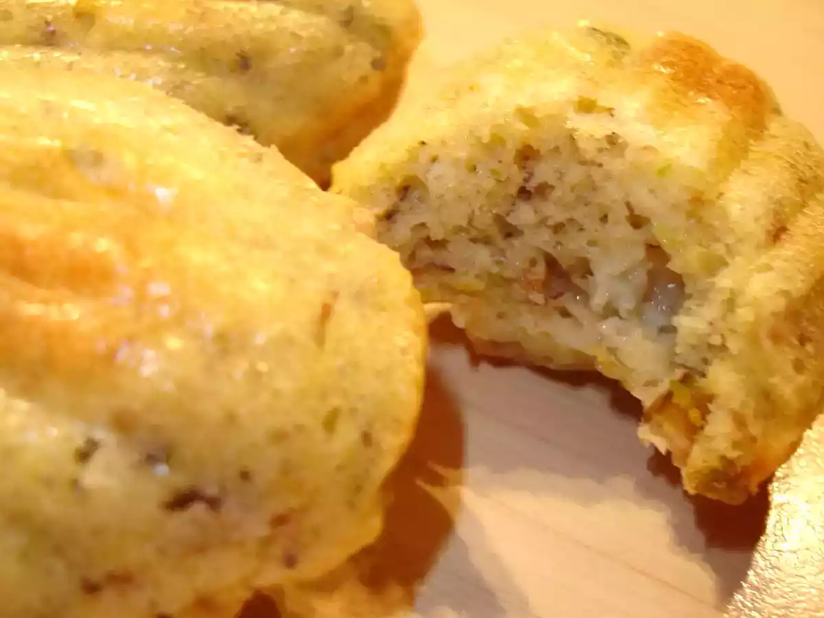 MADELEINES AU GORGONZOLA ET AUX PISTACHES