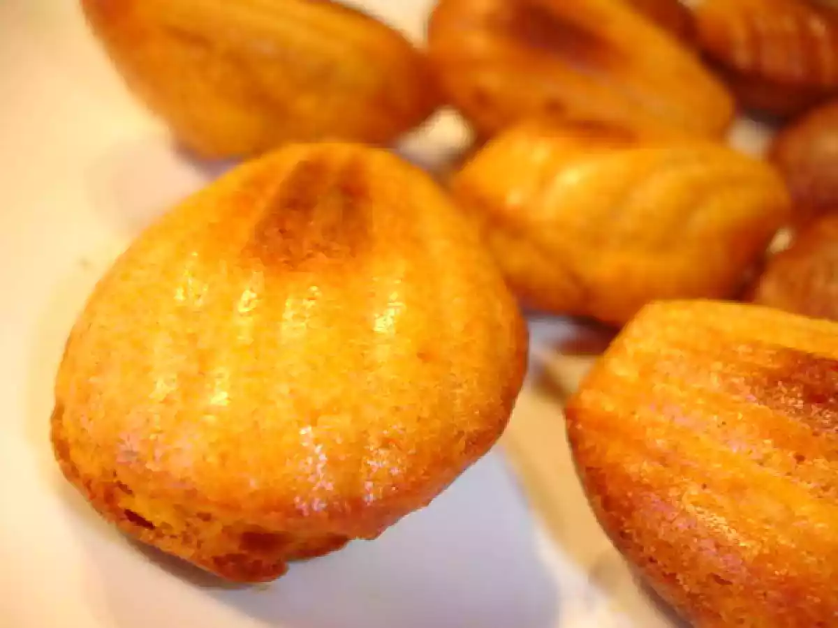 MADELEINES AU PESTO ROSSO