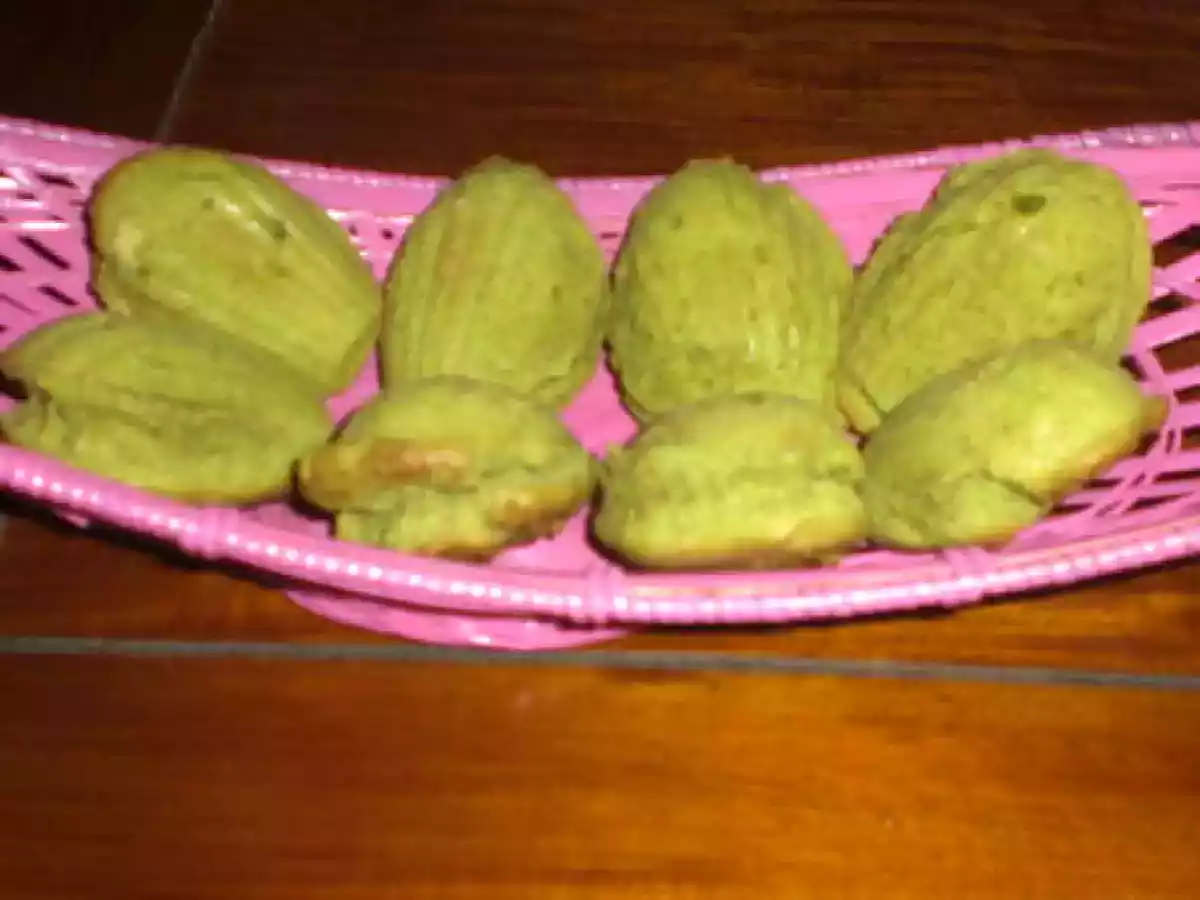 MADELEINES AU THE MATCHA ET POUDRE D'AMANDES