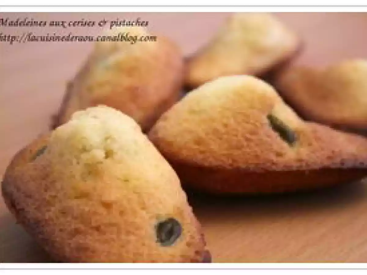 Madeleines aux cerises & pistaches