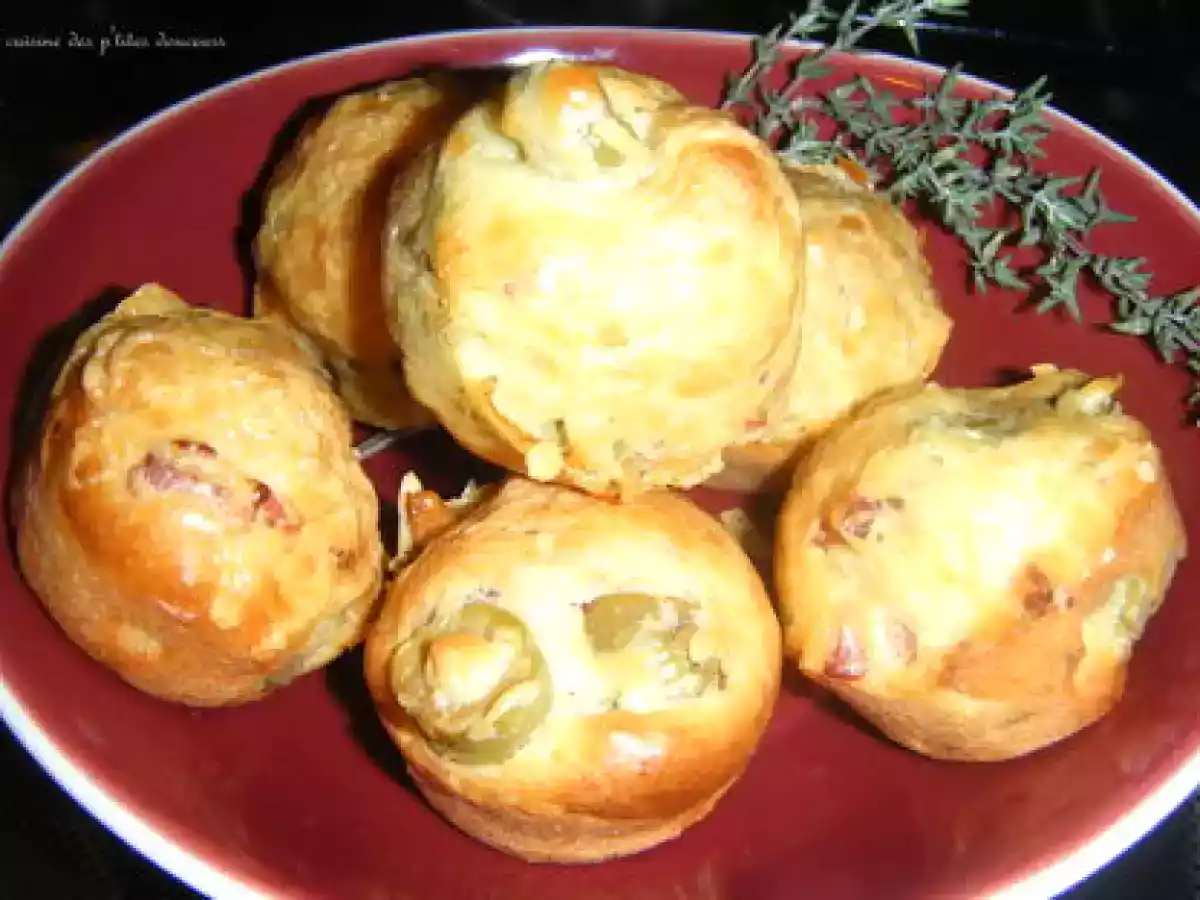 Madeleines aux lardons et aux olives vertes