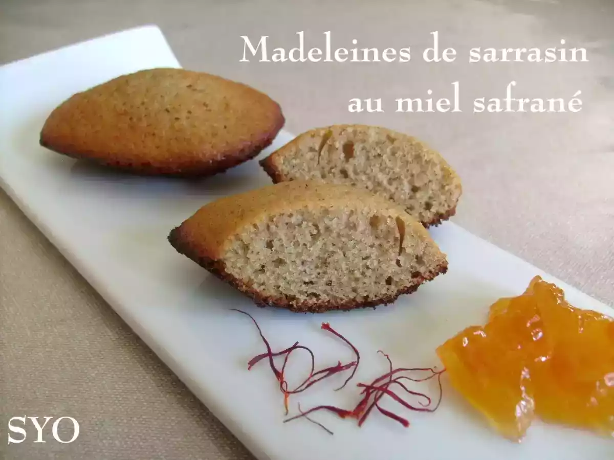 Madeleines de sarrasin au miel safrané, invitées au Petit Bistro.