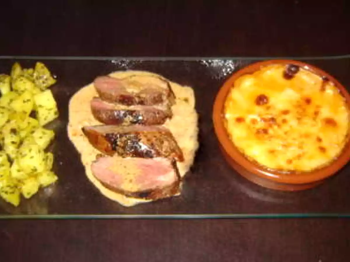 Magret au piment d'espelette gratin de piquillos et pommes de te