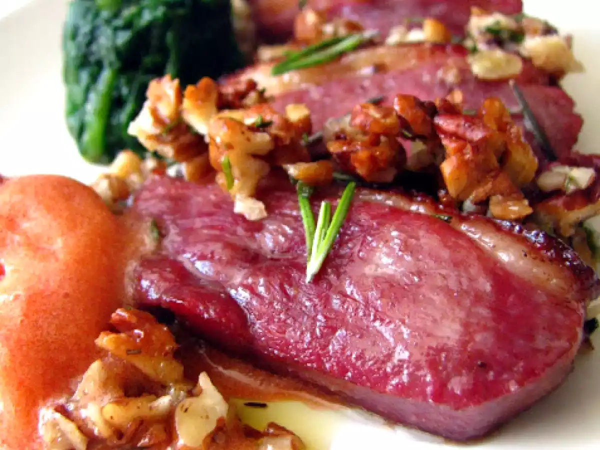 Magret de canard rôti au miel et aux noix de pécan