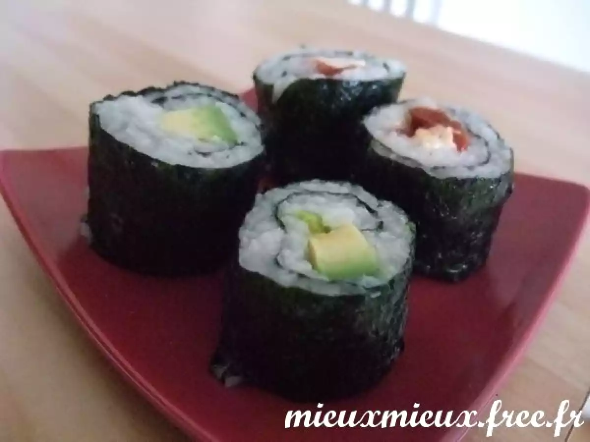 Makis à l'avocat et à la tomate séchée et au chèvre