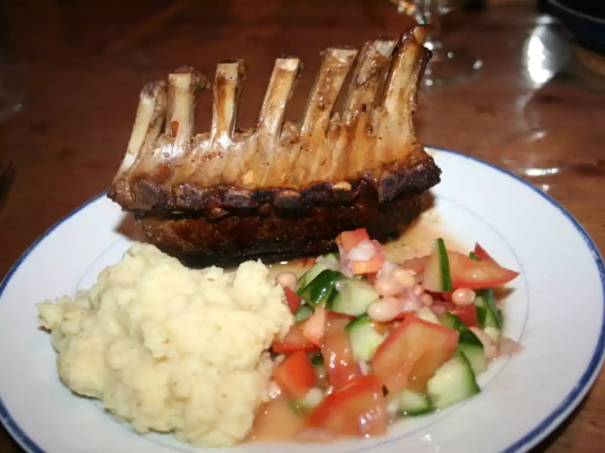 Manchettes d'agneau, purée à la feta, salade de fèves blanches - photo 2