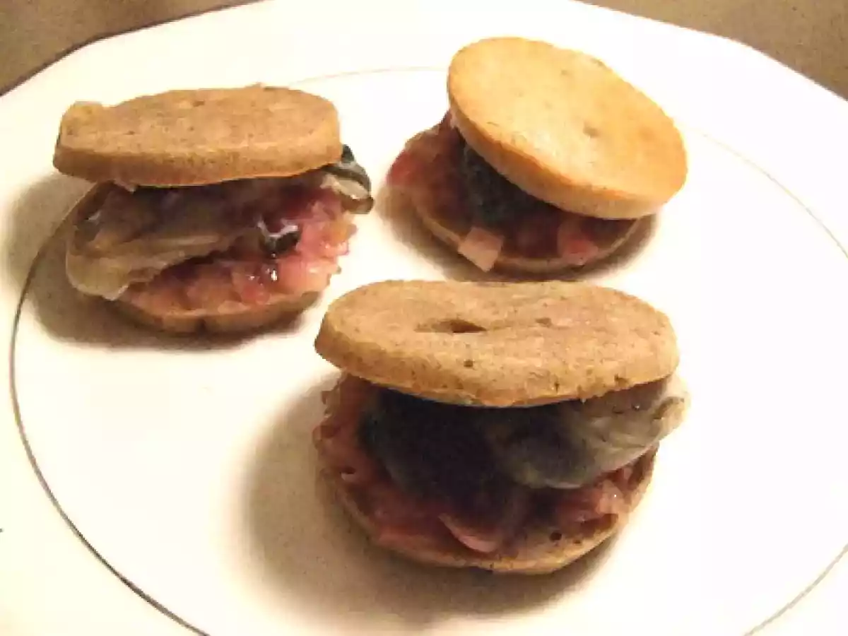 Mangez des huîtres (2): huîtres en macaron de sarrasin & confit d'échalotes