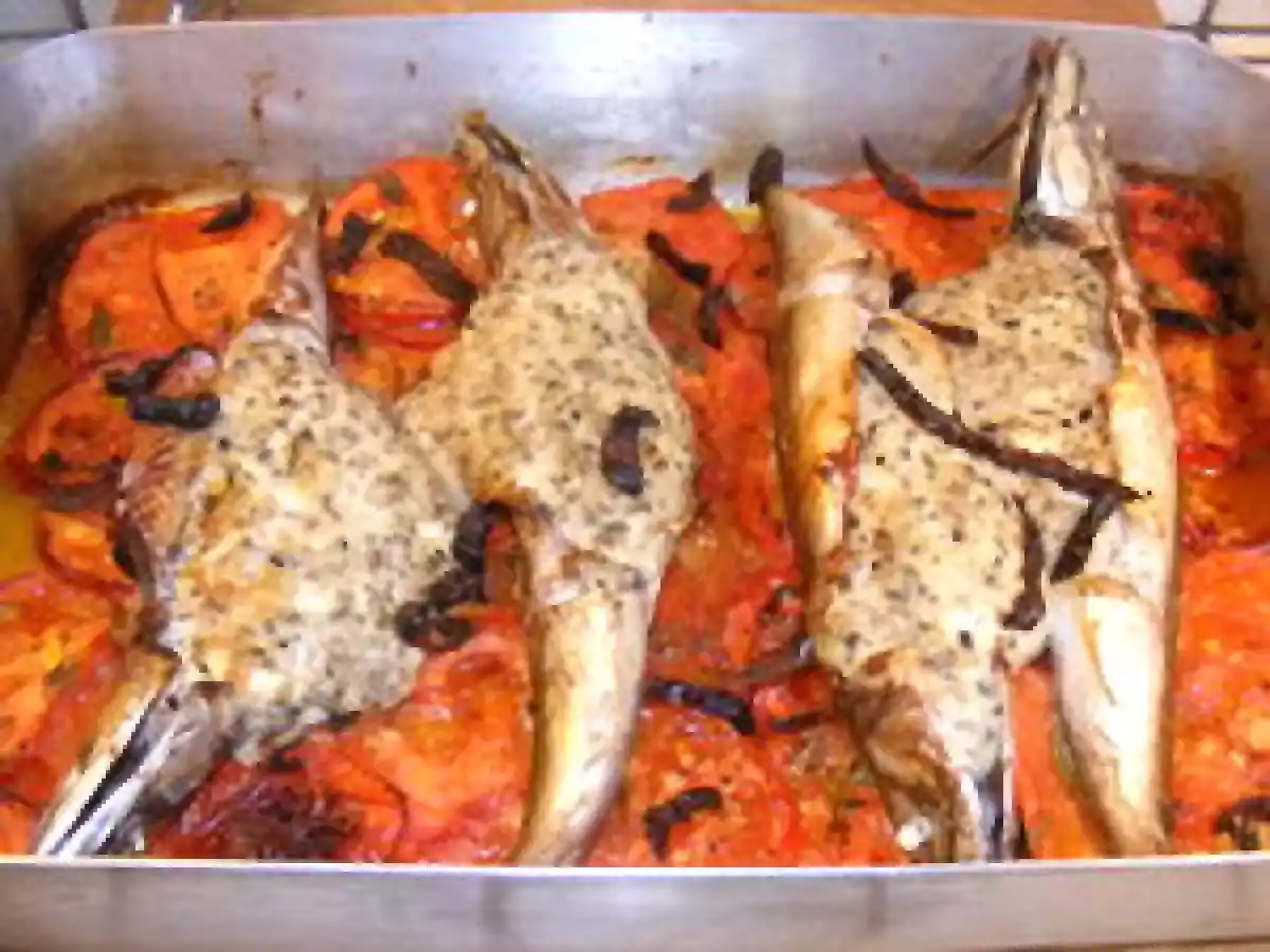 MAQUEREAUX FARCIS À LA TAPENADE SUR LIT DE TOMATES CONFITES