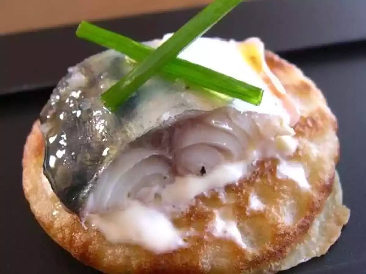 Maquereaux marinés au vinaigre de vin et aux aromates