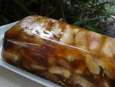 Marbré de foie gras aux poires, aux pêches ou aux pommes en gelée de sauternes.