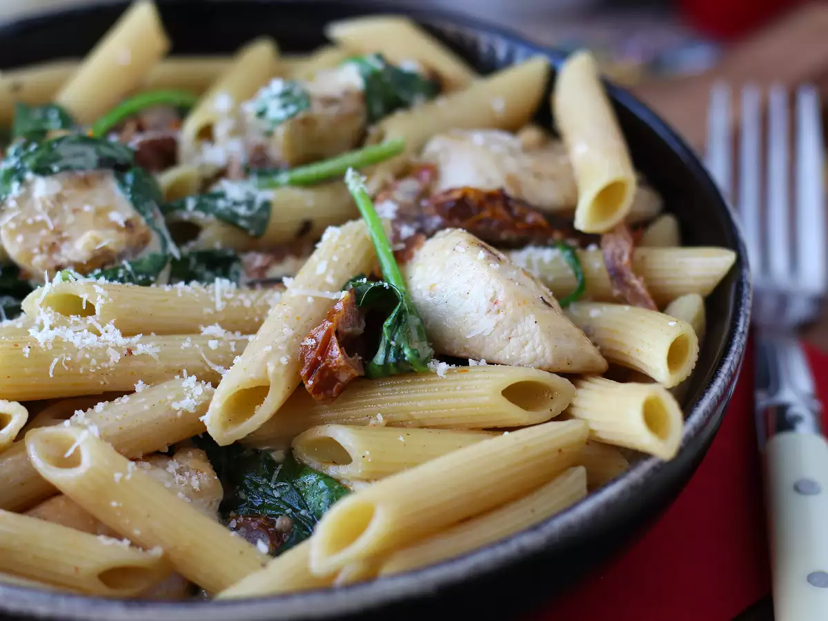 Marry Me Chicken Pasta : pâtes crémeuses au poulet, tomates séchées et parmesan - photo 6