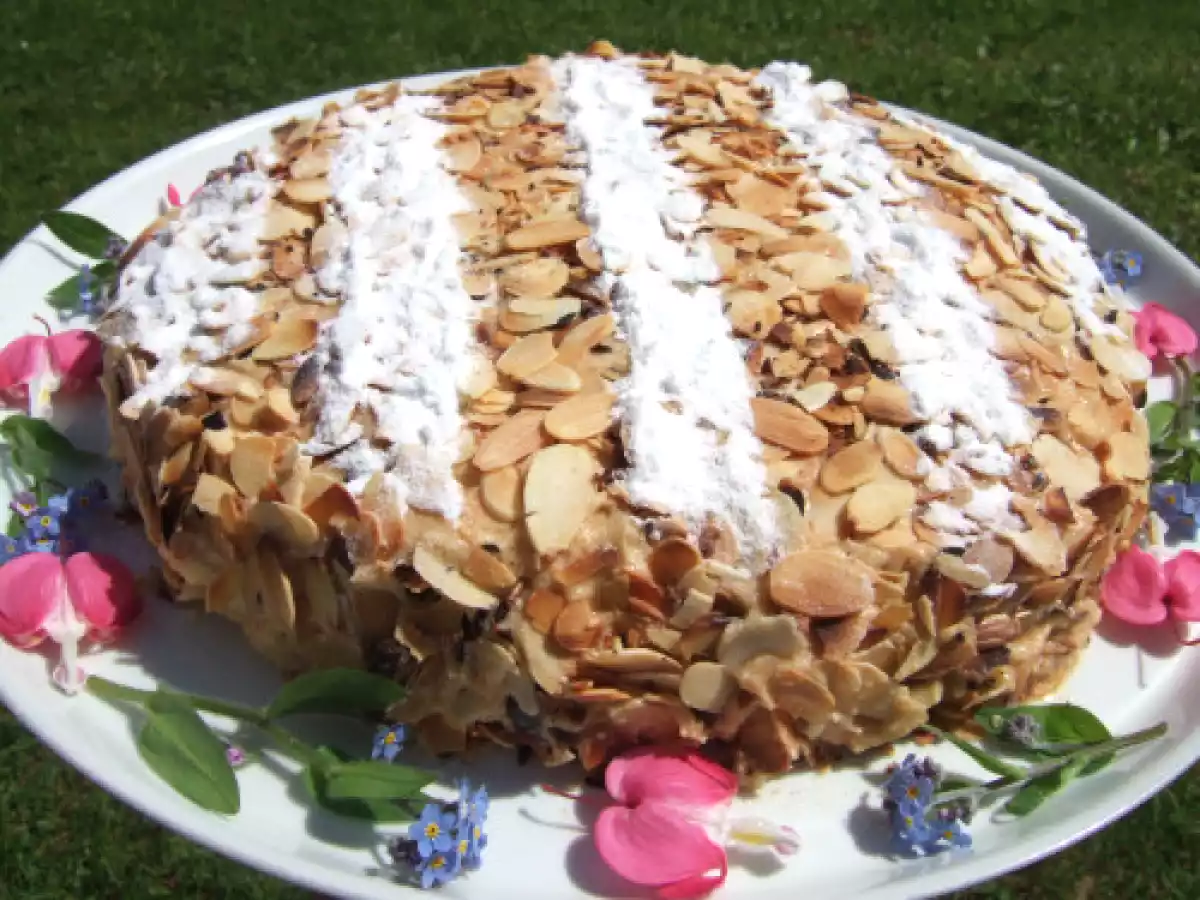 Mascotte (génoise fourrée à la crème au beurre pralinée) - photo 2