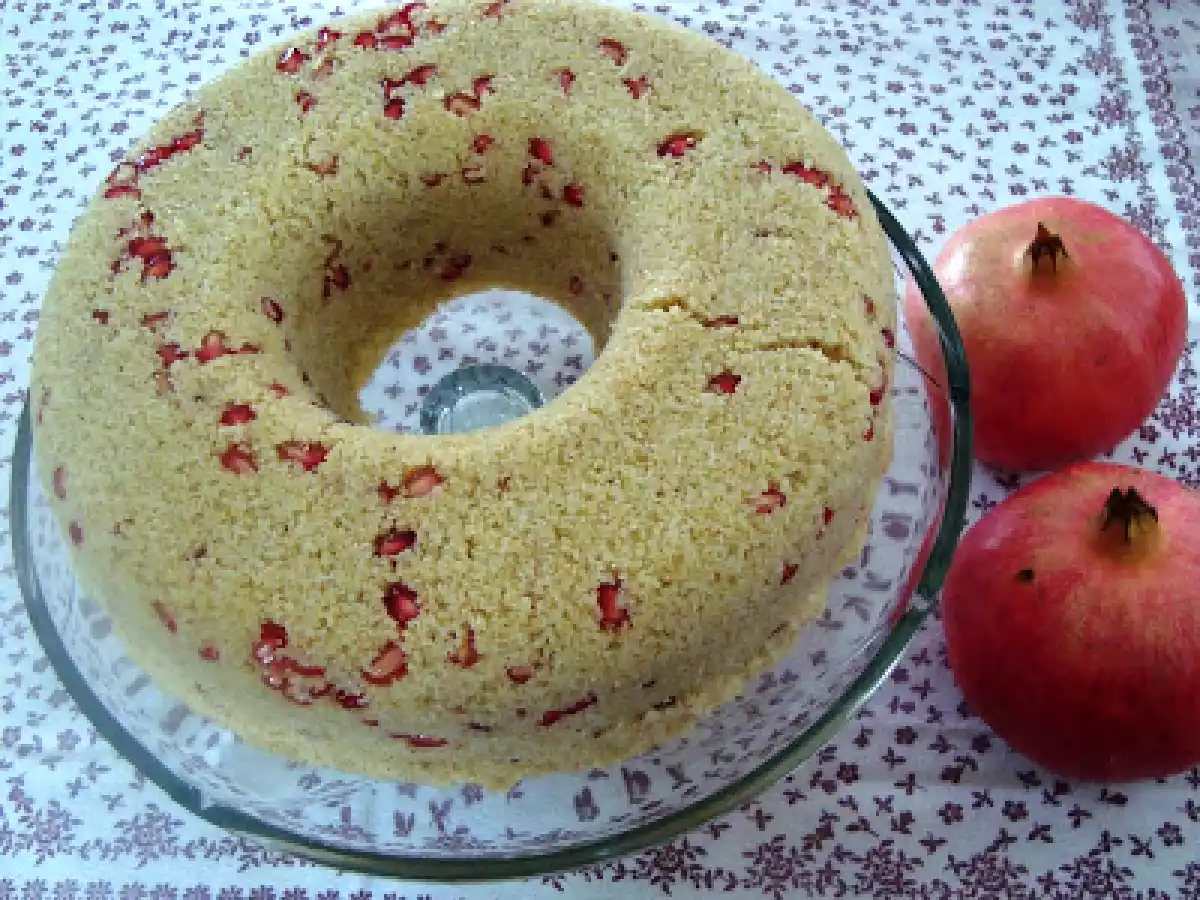 Masfouf be'rrommène ( couscous sucré aux grenades)